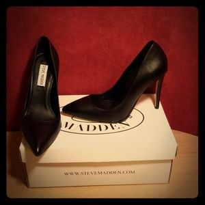 Steve Madden Orkid Black Leat Heels